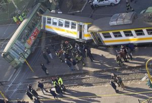 Un tram e un treno della linea regionale si sono urtati stamani a Porta Maggiore, a Roma, provocando un ferito lieve.    ANSA/CLAUDIO PERI