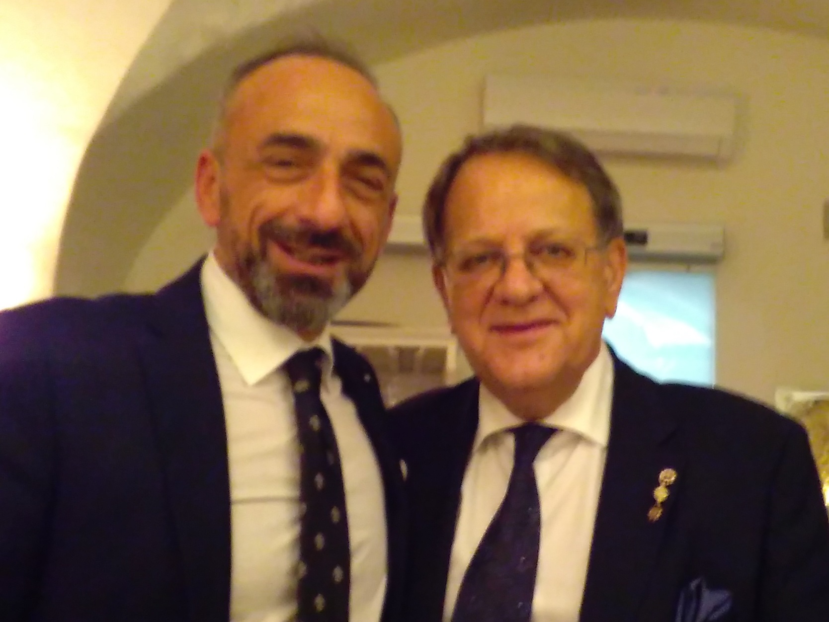 Italia – L’ex capo dei  servizi segreti rumeni, il fisico Mircea Gheordunescu, incontra il critico dell’arte Paolo Battaglia la Terra Borgese